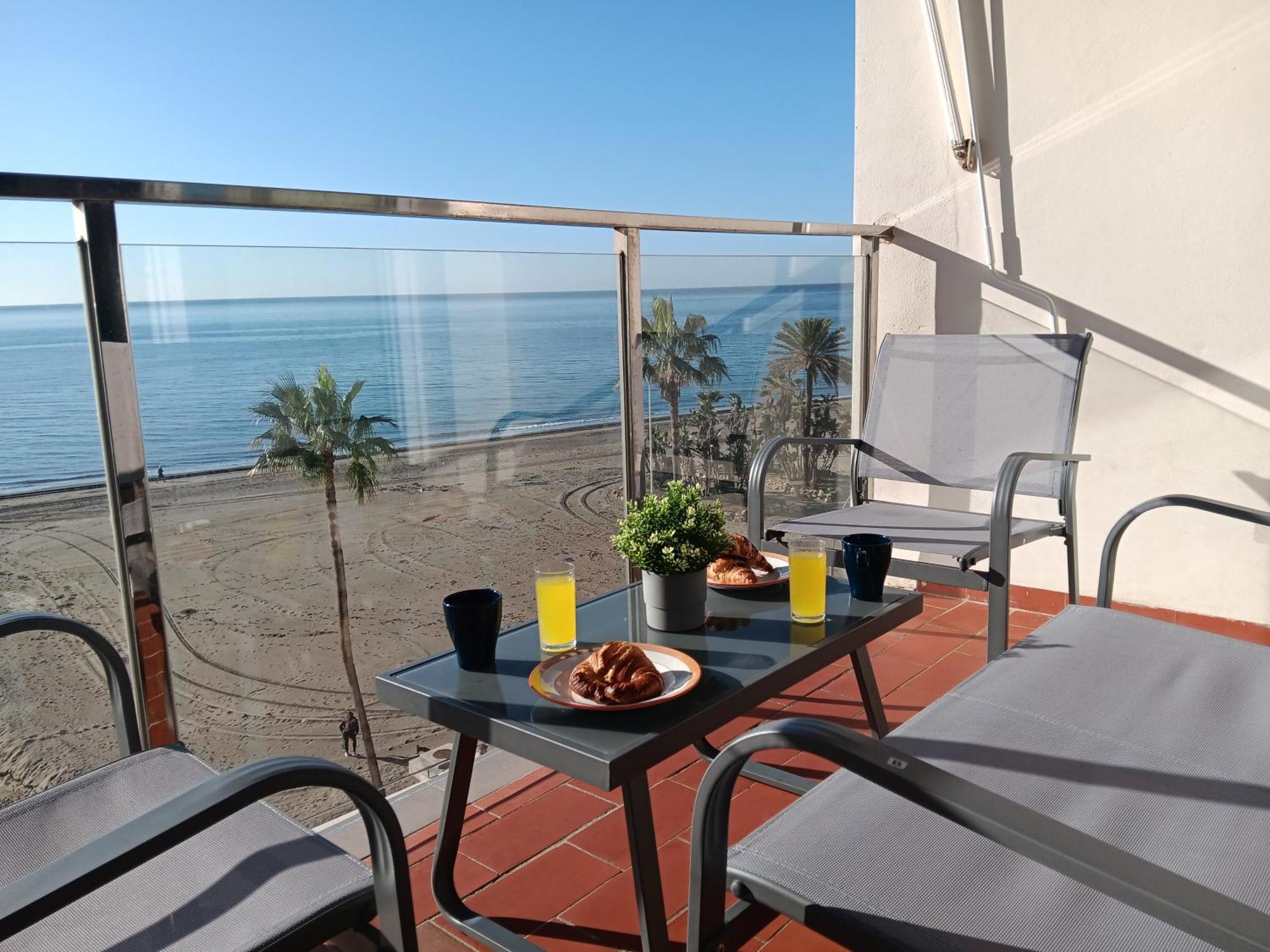 Alojamiento Iberia Playa Estepona Exterior photo